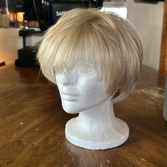 💯Noriko Collection By Aderans, Wig, creamy blond, brand new, never warn!💯 - Picture 5 of 11
